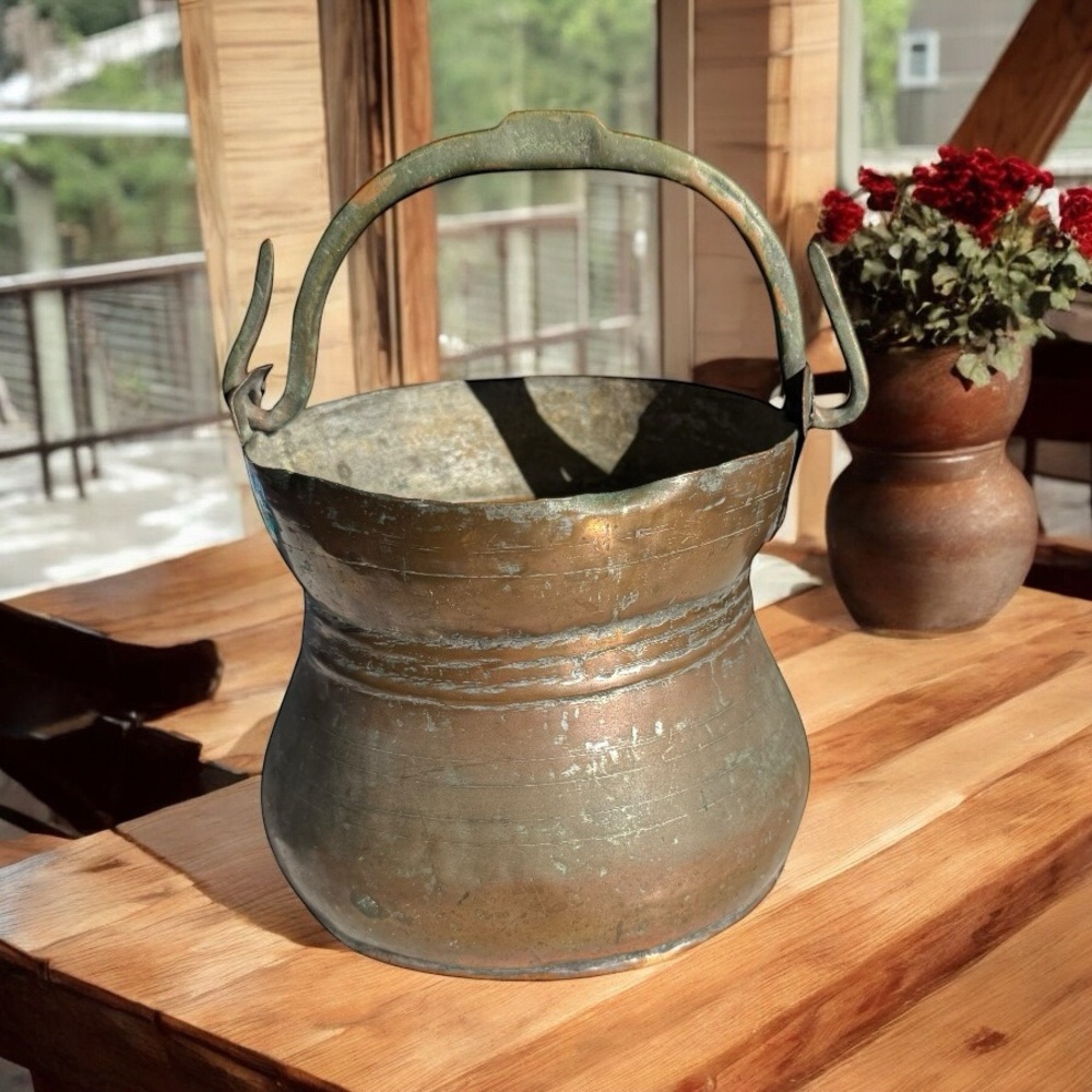 VINTAGE HAND-FORGED COPPER WATER POT / BUCKET WITH HANDLE